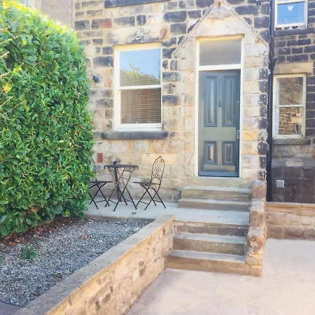 Harlow View Apartment, - 2 Bedroom Duplex Apartment. Sleeps 6. Dog Friendly.