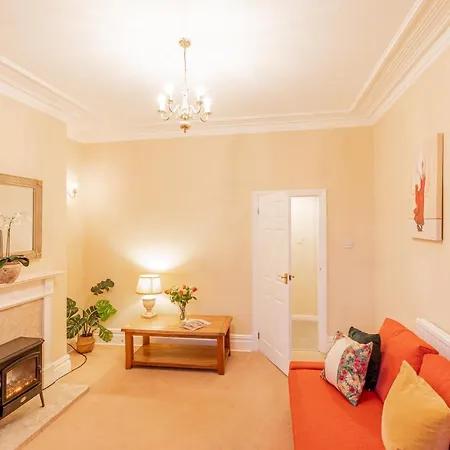 Harlow View Apartment, - 2 Bedroom Duplex Apartment. Sleeps 6. Dog Friendly. Lägenhet Harrogate