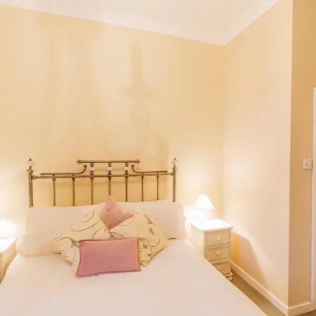 Lägenhet Harlow View Apartment, - 2 Bedroom Duplex Apartment. Sleeps 6. Dog Friendly. *