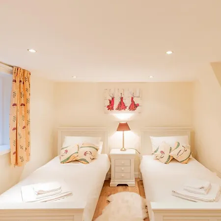 Апартаменты Harlow View Apartment, - 2 Bedroom Duplex Apartment. Sleeps 6. Dog Friendly. Харрогейт
