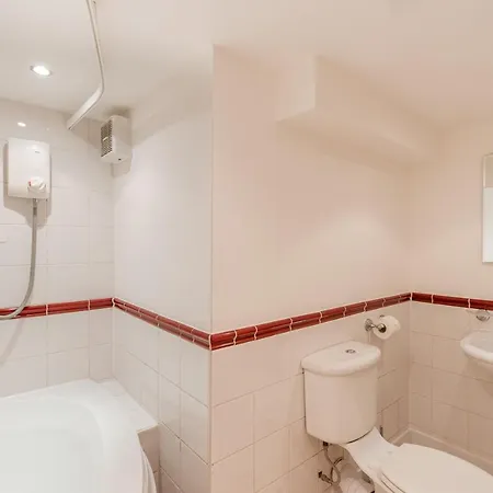 Harlow View Apartment, - 2 Bedroom Duplex Apartment. Sleeps 6. Dog Friendly. Апартаменты *
