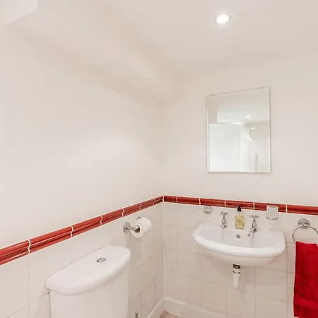 Harlow View Apartment, - 2 Bedroom Duplex Apartment. Sleeps 6. Dog Friendly. Апартаменты *
